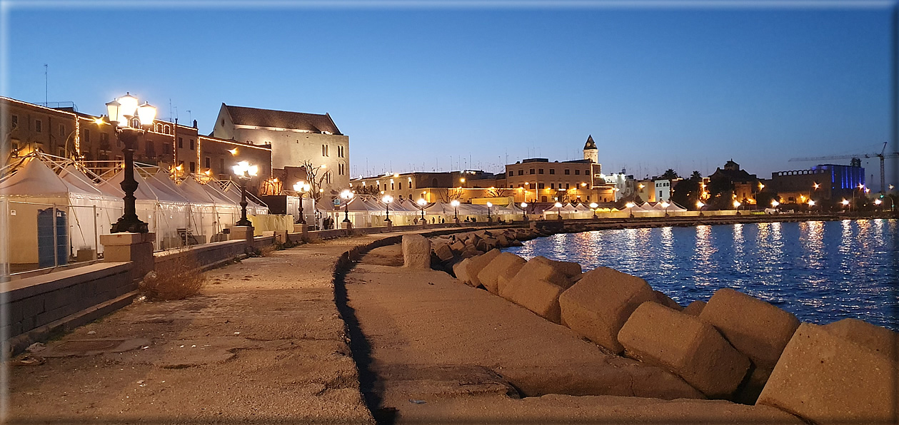 foto Bari di notte